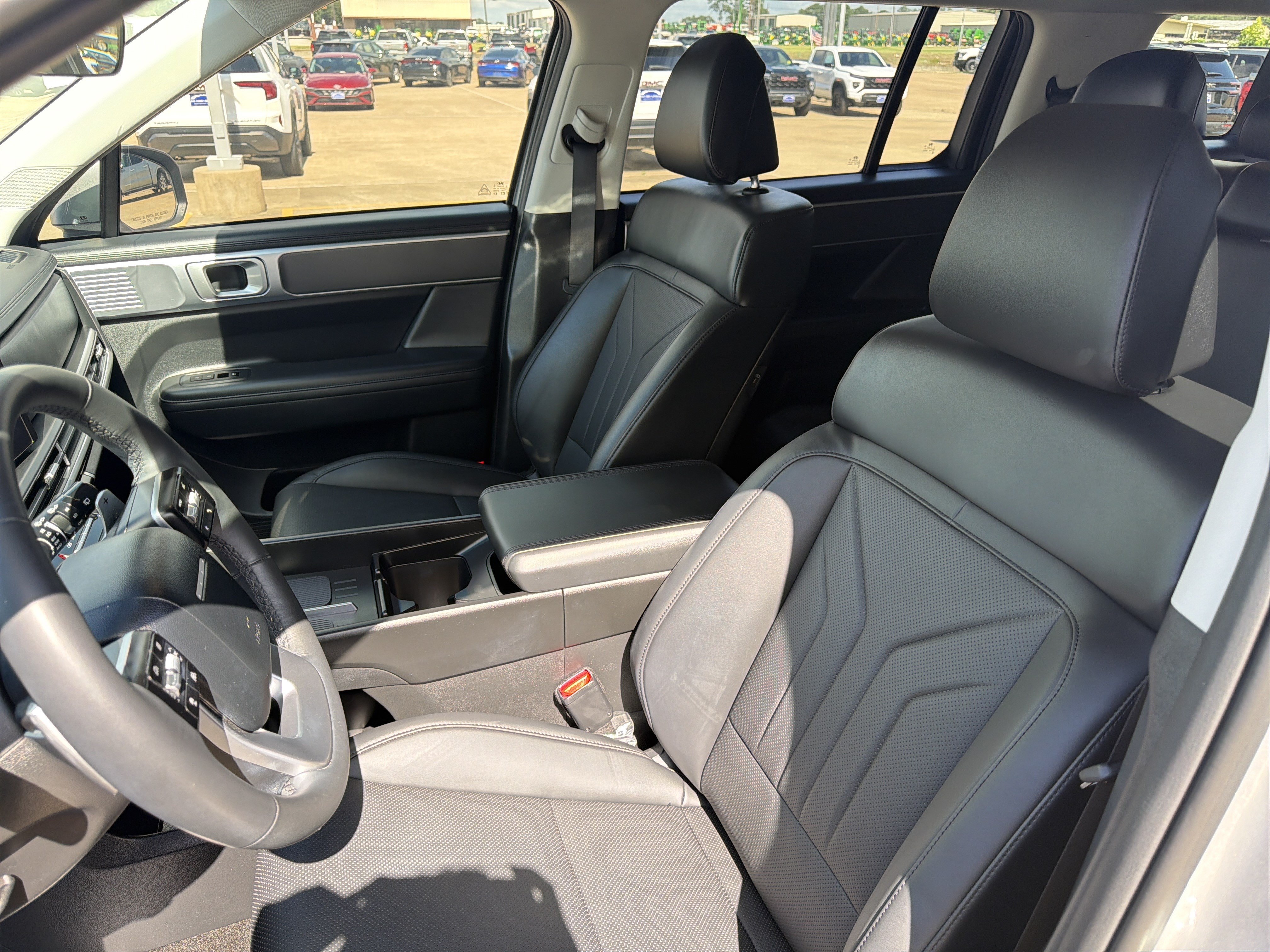 Used 2025 Hyundai Santa Fe SEL FWD image 5