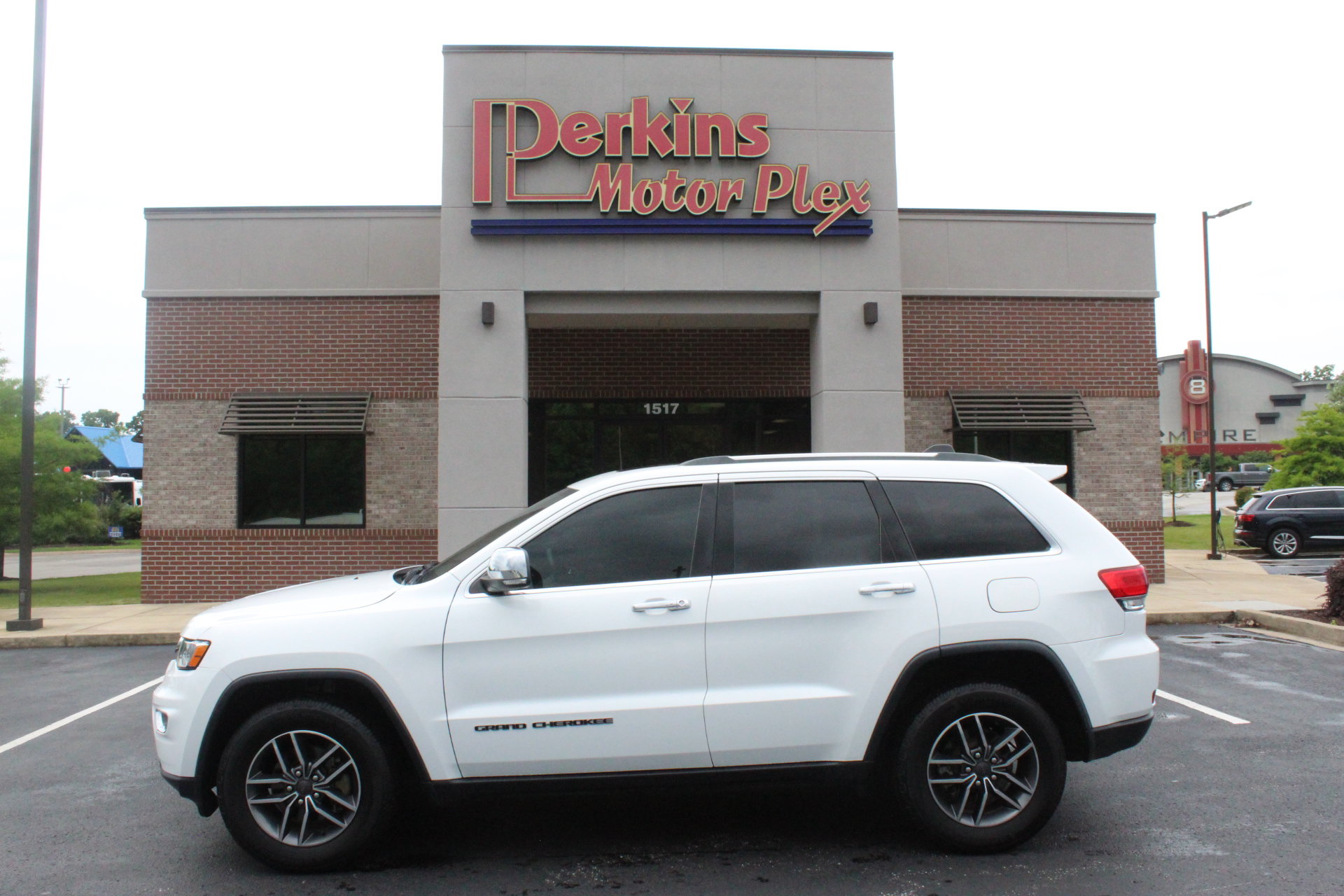 Used 2019 Jeep Grand Cherokee Limited AWD/4WD image 9
