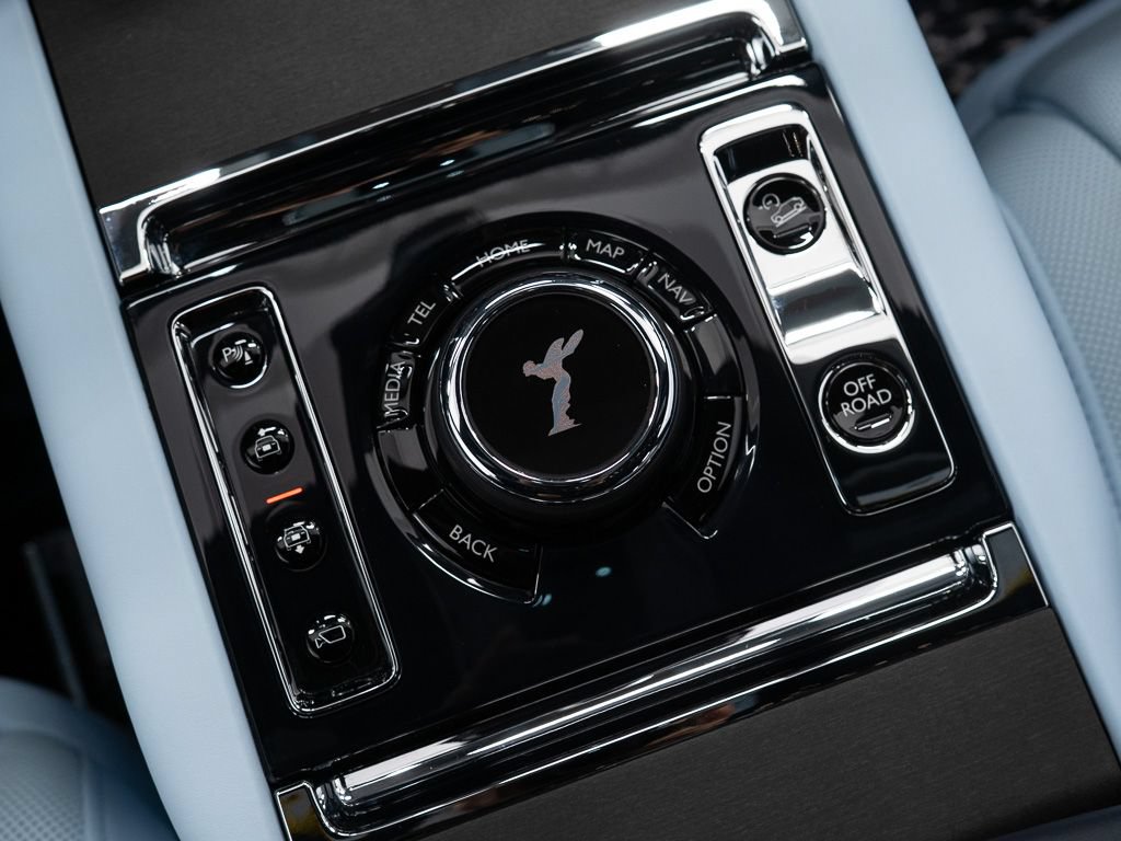 Certified 2025 Rolls-Royce Cullinan AWD/4WD image 42