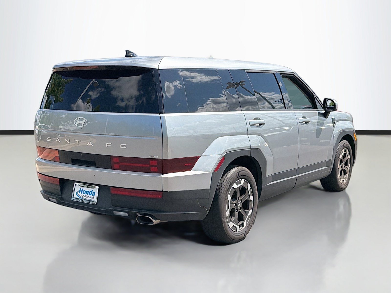 Used 2024 Hyundai Santa Fe SE AWD/4WD image 5