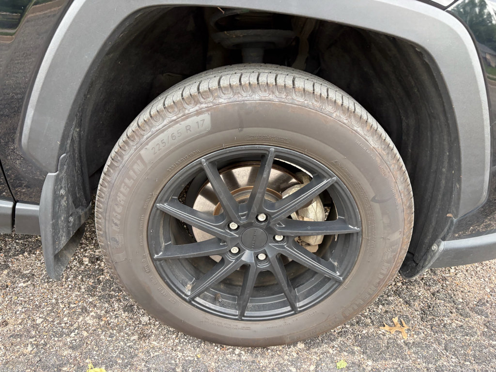 Used 2022 Toyota RAV4 LE AWD/4WD image 9