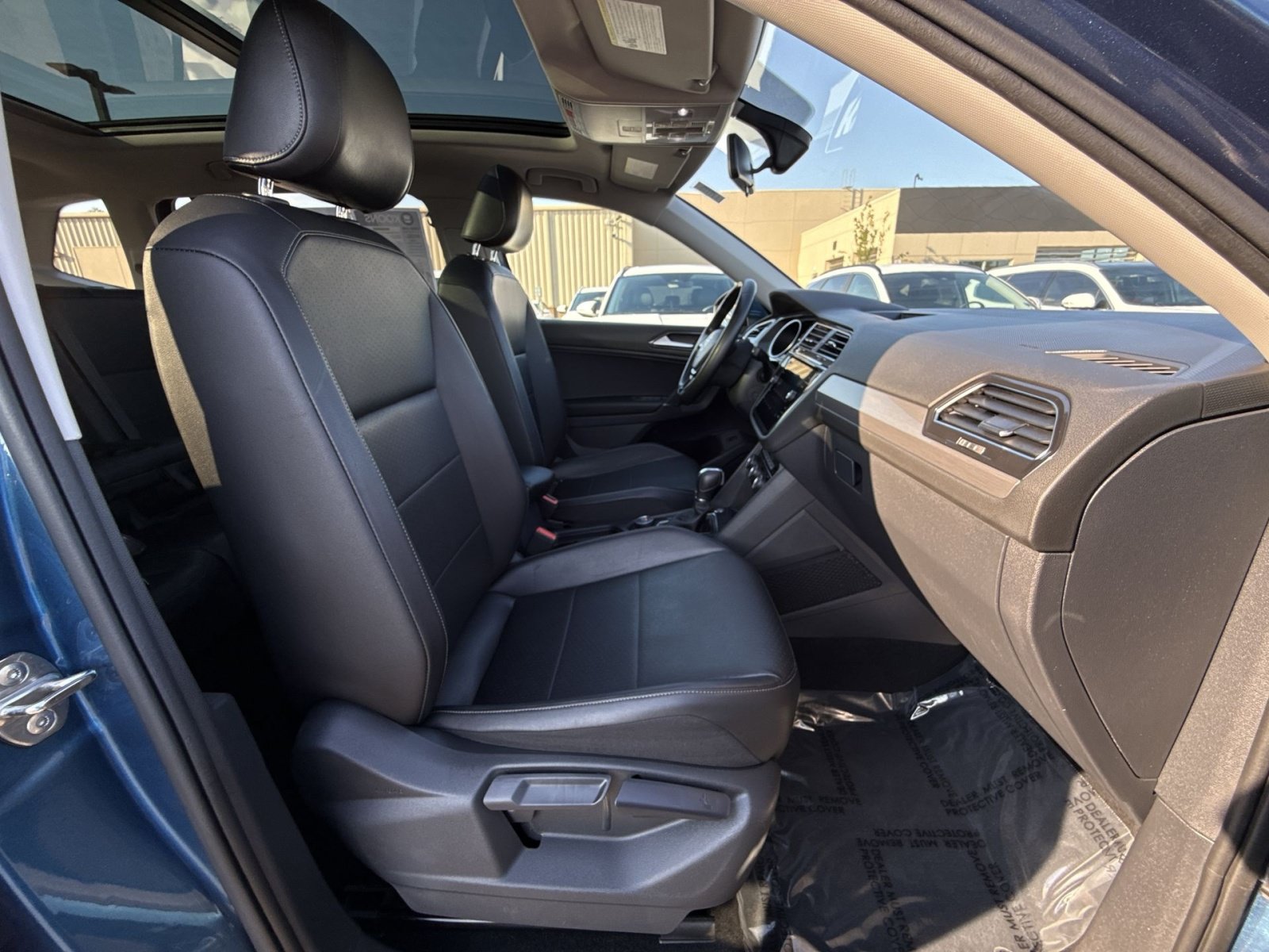Used 2018 Volkswagen Tiguan SEL AWD/4WD image 28