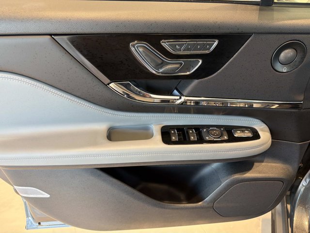 Certified 2020 Lincoln Corsair Reserve FWD image 11