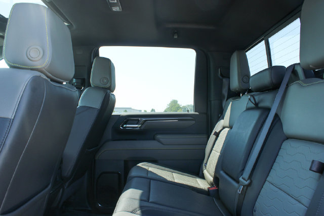 Used 2024 Chevrolet Silverado 2500 ZR2 w/ Technology Package AWD/4WD image 32