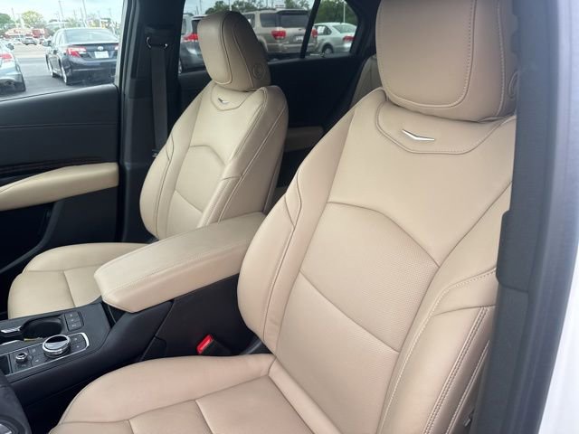 Used 2024 Cadillac XT4 Premium Luxury image 17