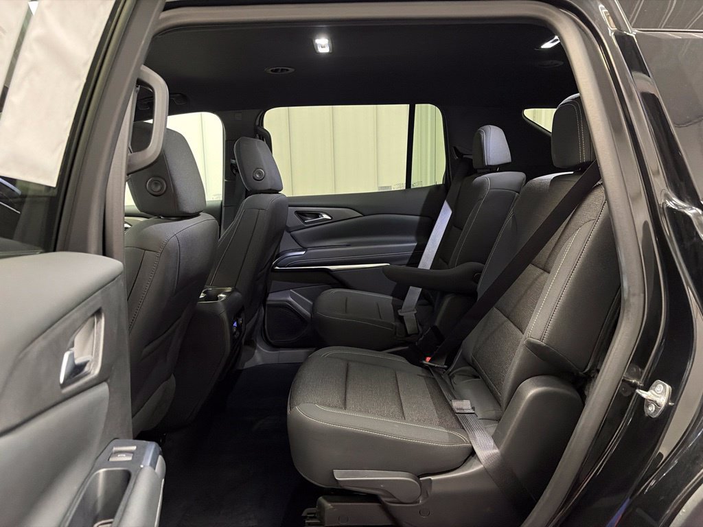 Used 2025 Chevrolet Traverse LT AWD/4WD image 16