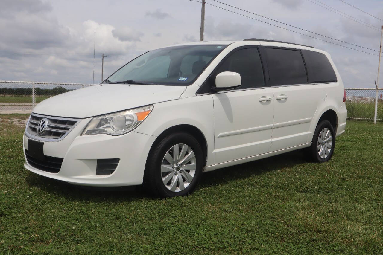 Used 2012 Volkswagen Routan SEL FWD image 7