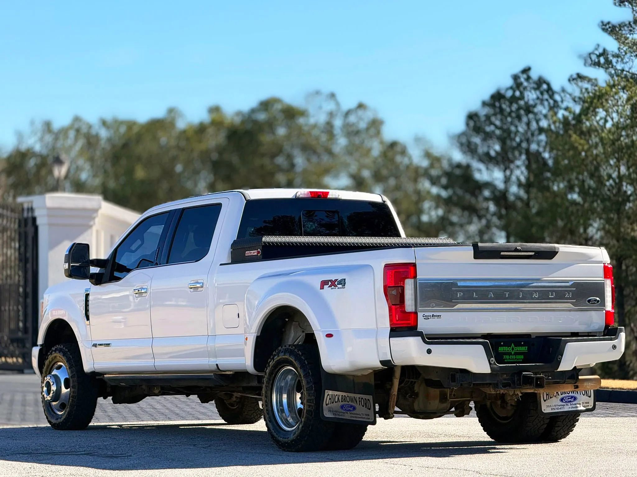 Used 2017 Ford F350 Platinum w/ Platinum Ultimate Package image 8