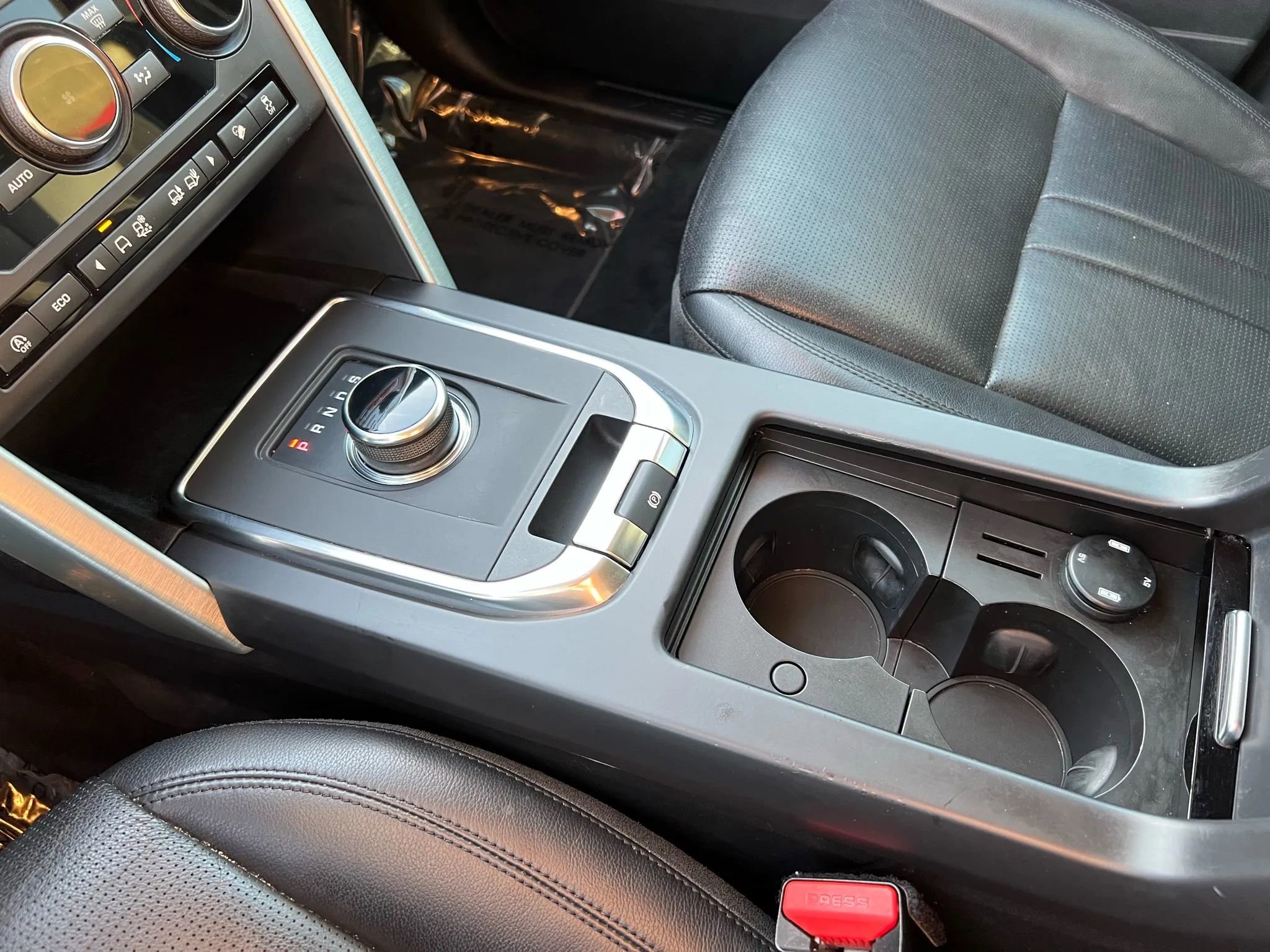 Used 2019 Land Rover Discovery Sport SE image 18