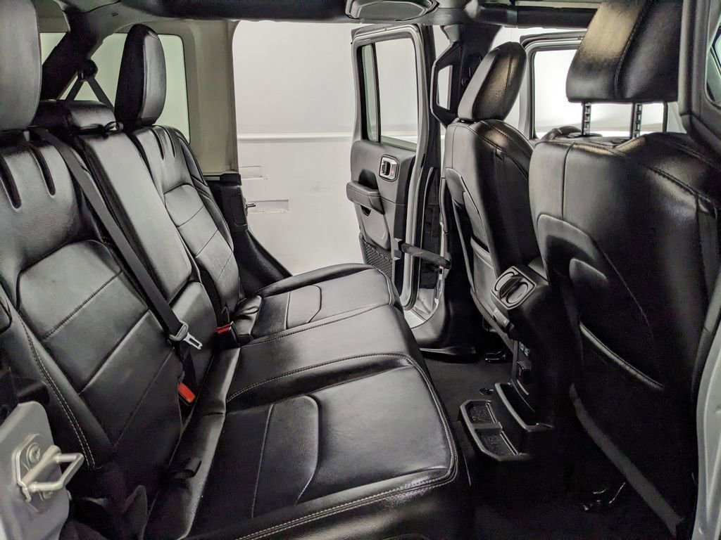 Used 2023 Jeep Wrangler Unlimited Sahara AWD/4WD image 19