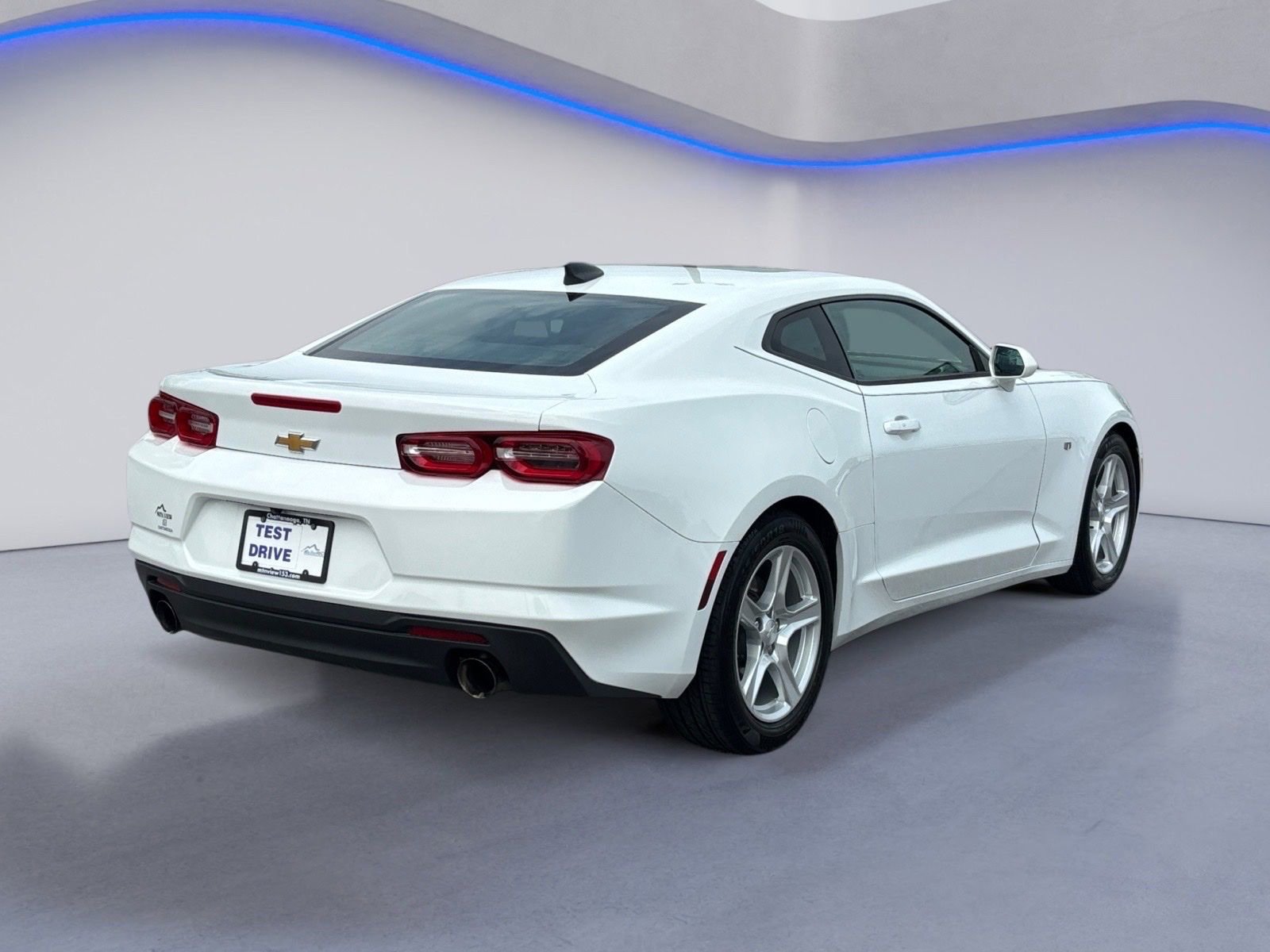 Used 2023 Chevrolet Camaro LT RWD image 3