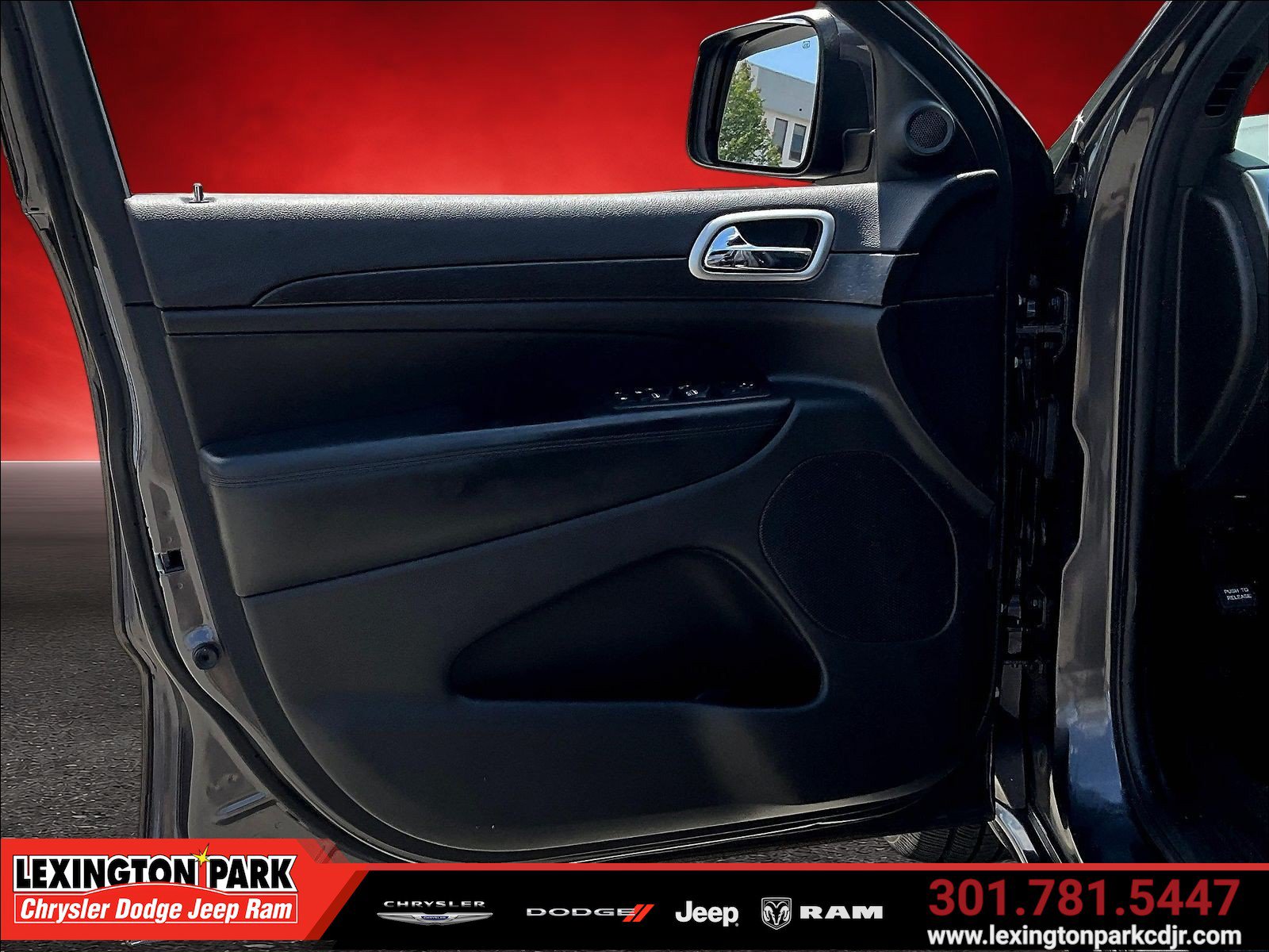 Used 2018 Jeep Grand Cherokee Altitude AWD/4WD image 19