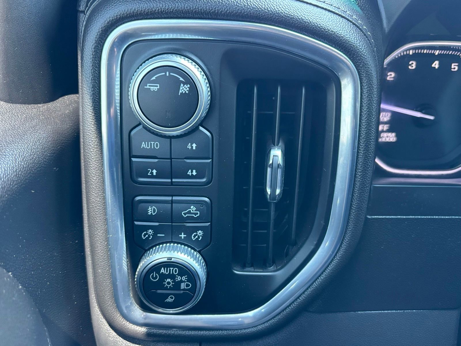 Used 2019 GMC Sierra 1500 SLT w/ SLT Premium Plus Package AWD/4WD image 19