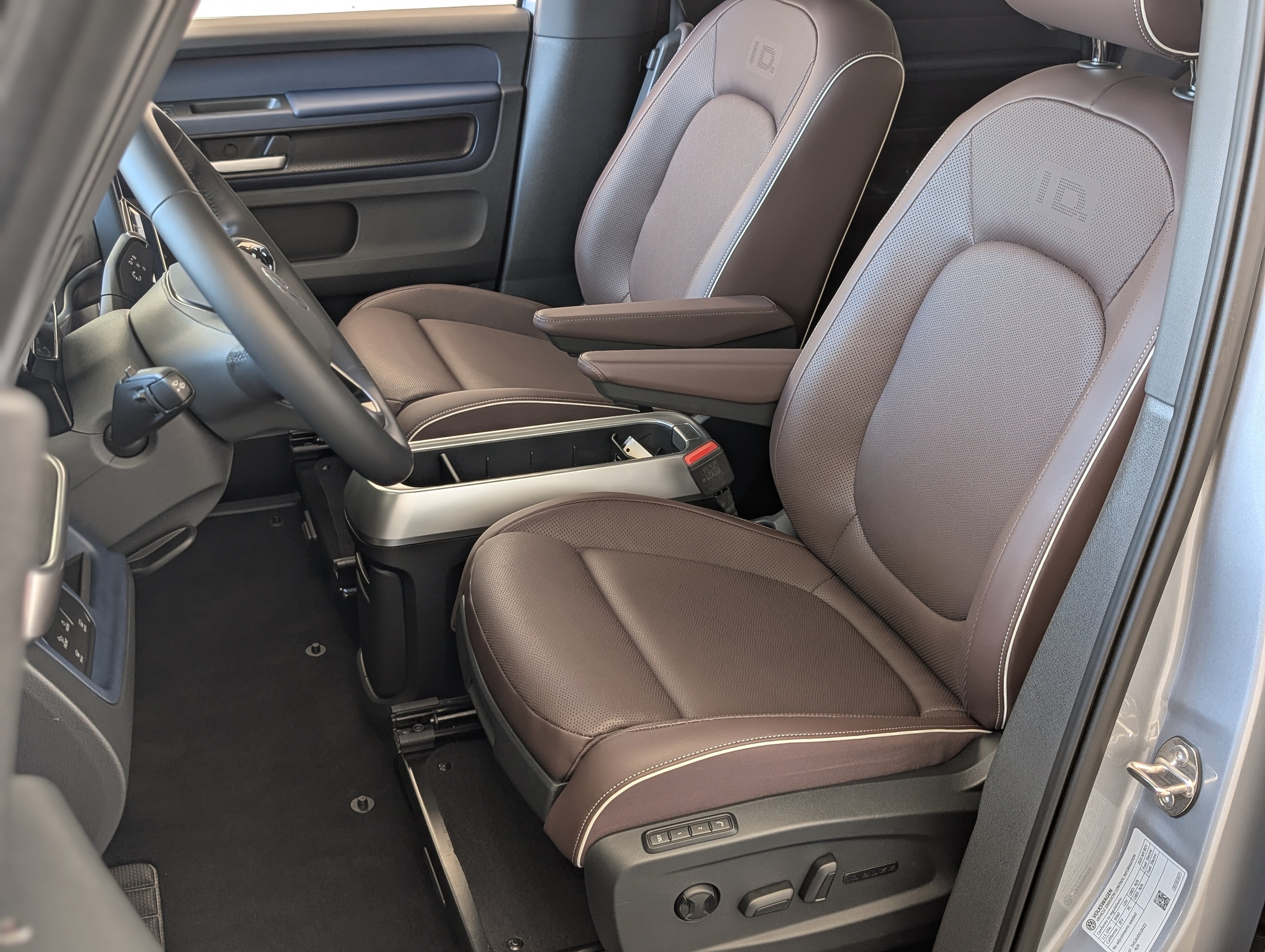 Used 2025 Volkswagen ID. Buzz Pro S Plus RWD image 17