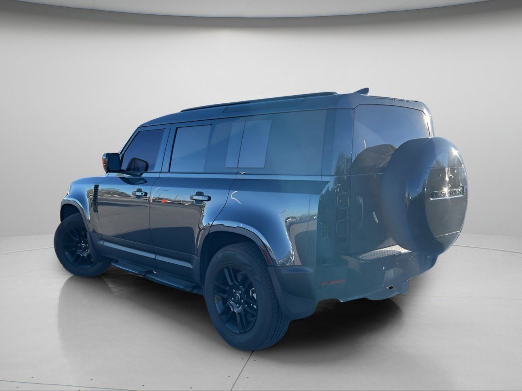 Used 2025 Land Rover Defender 110 S image 10