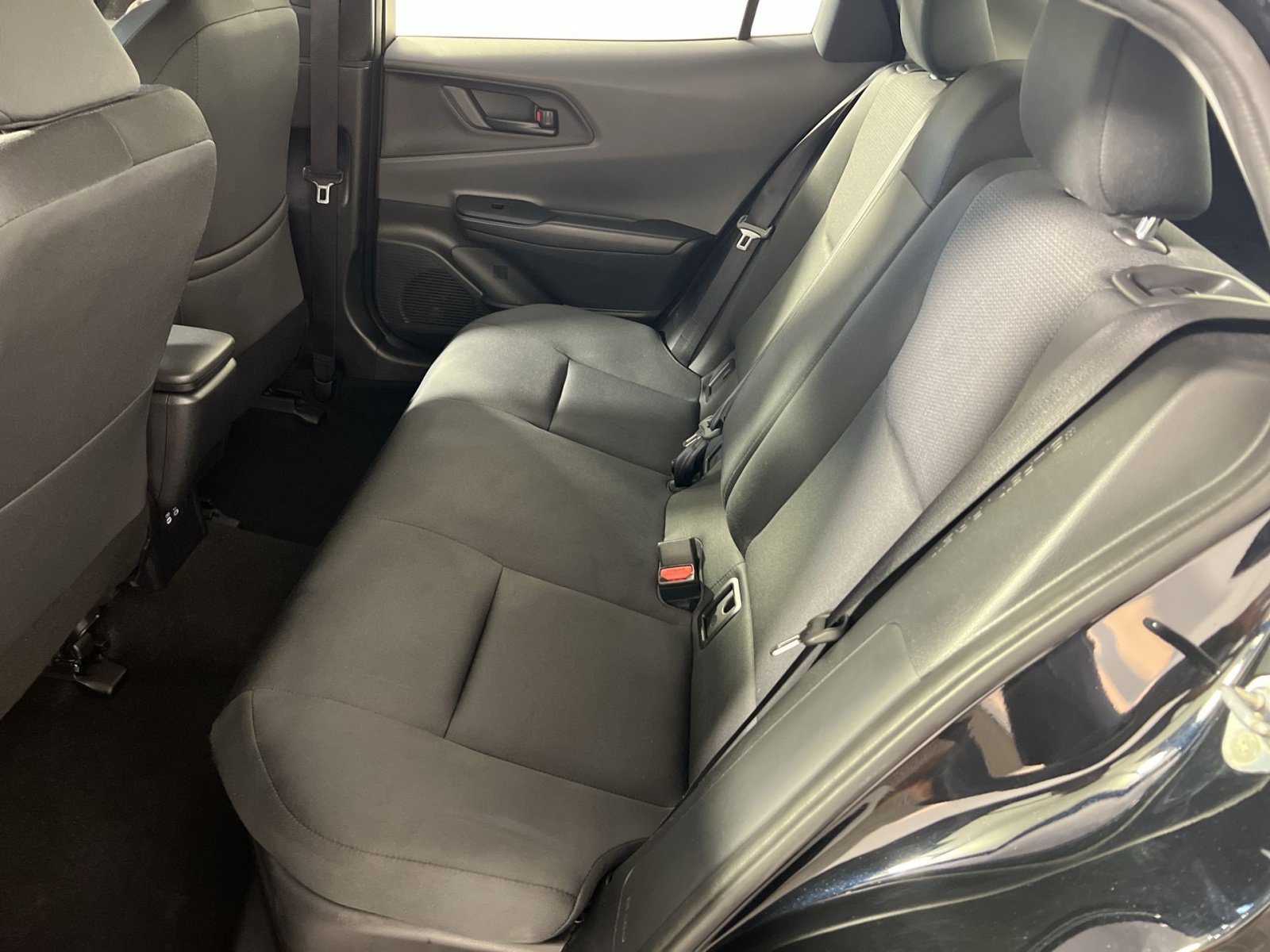 Used 2025 Toyota Prius LE FWD image 25