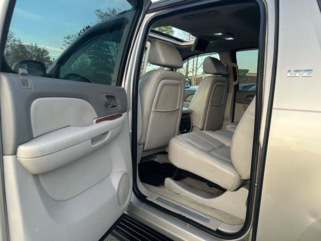 Used 2007 Chevrolet Avalanche LTZ w/ LTZ Preferred Equipment Group AWD/4WD image 13