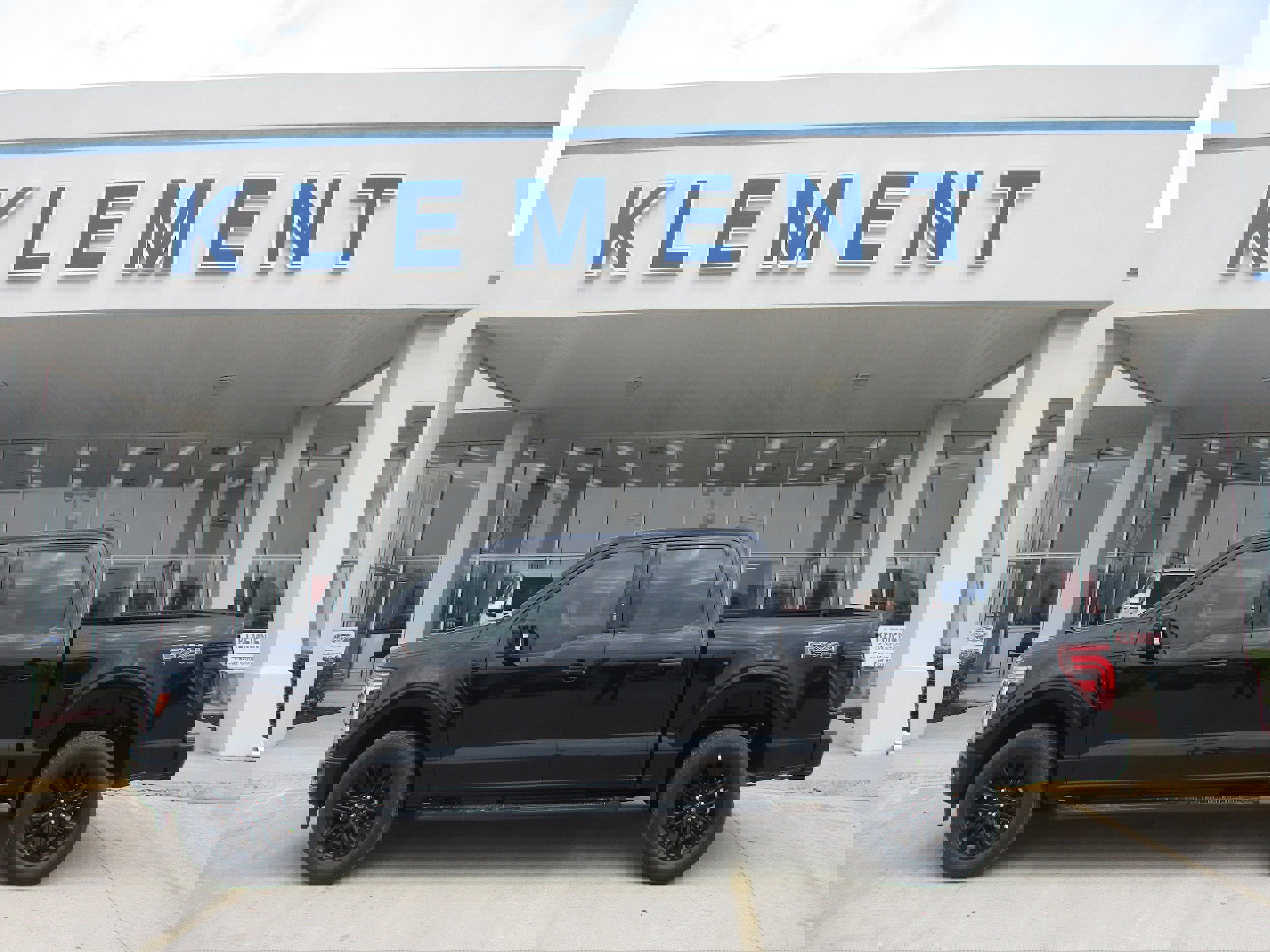 New 2026 Ford F150 Lariat w/ Equipment Group 501A Mid