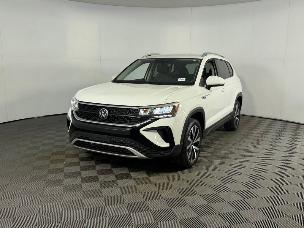 Used 2024 Volkswagen Taos SE FWD image 3
