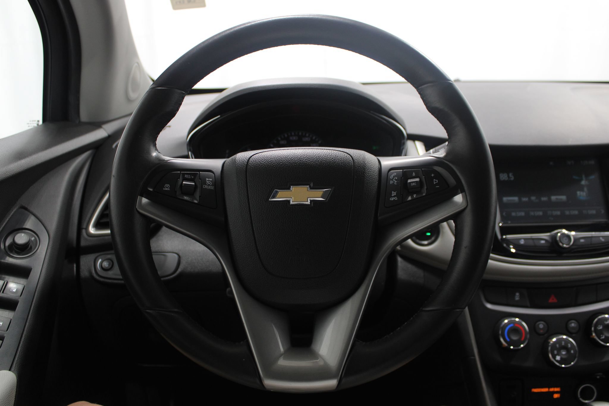 Used 2017 Chevrolet Trax LT w/ LT Convenience Package FWD image 28