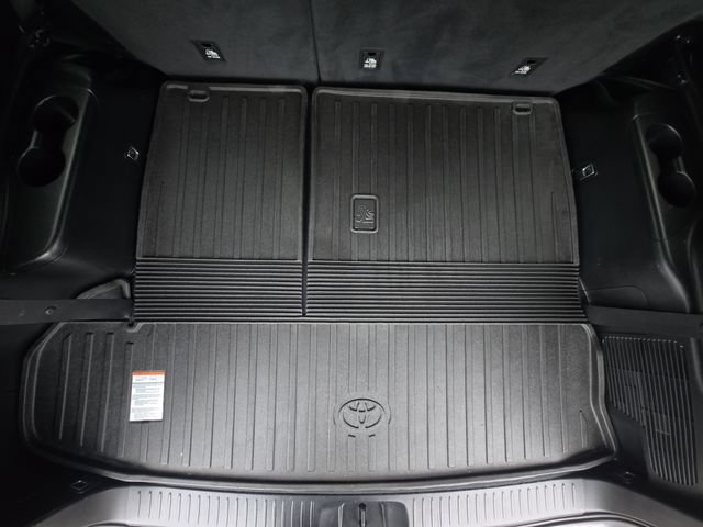 Certified 2017 Toyota Highlander XLE AWD/4WD image 14
