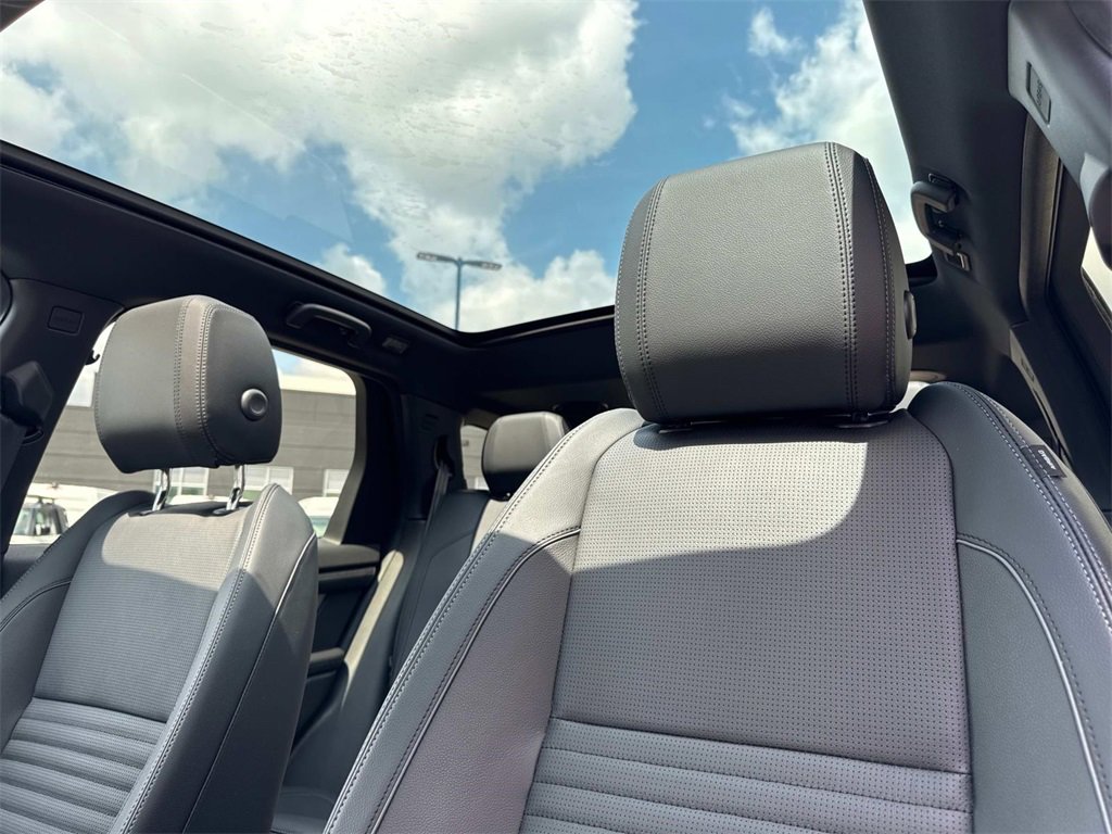 Certified 2024 Land Rover Discovery Sport Dynamic SE image 37