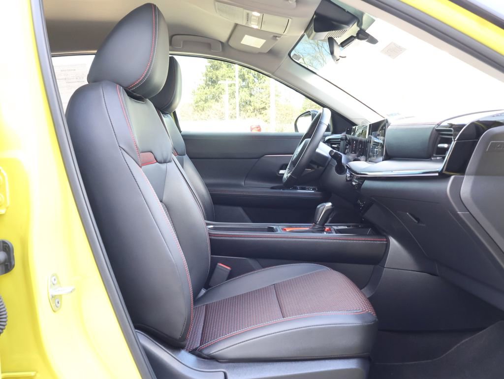 Used 2025 Nissan Kicks SR image 31