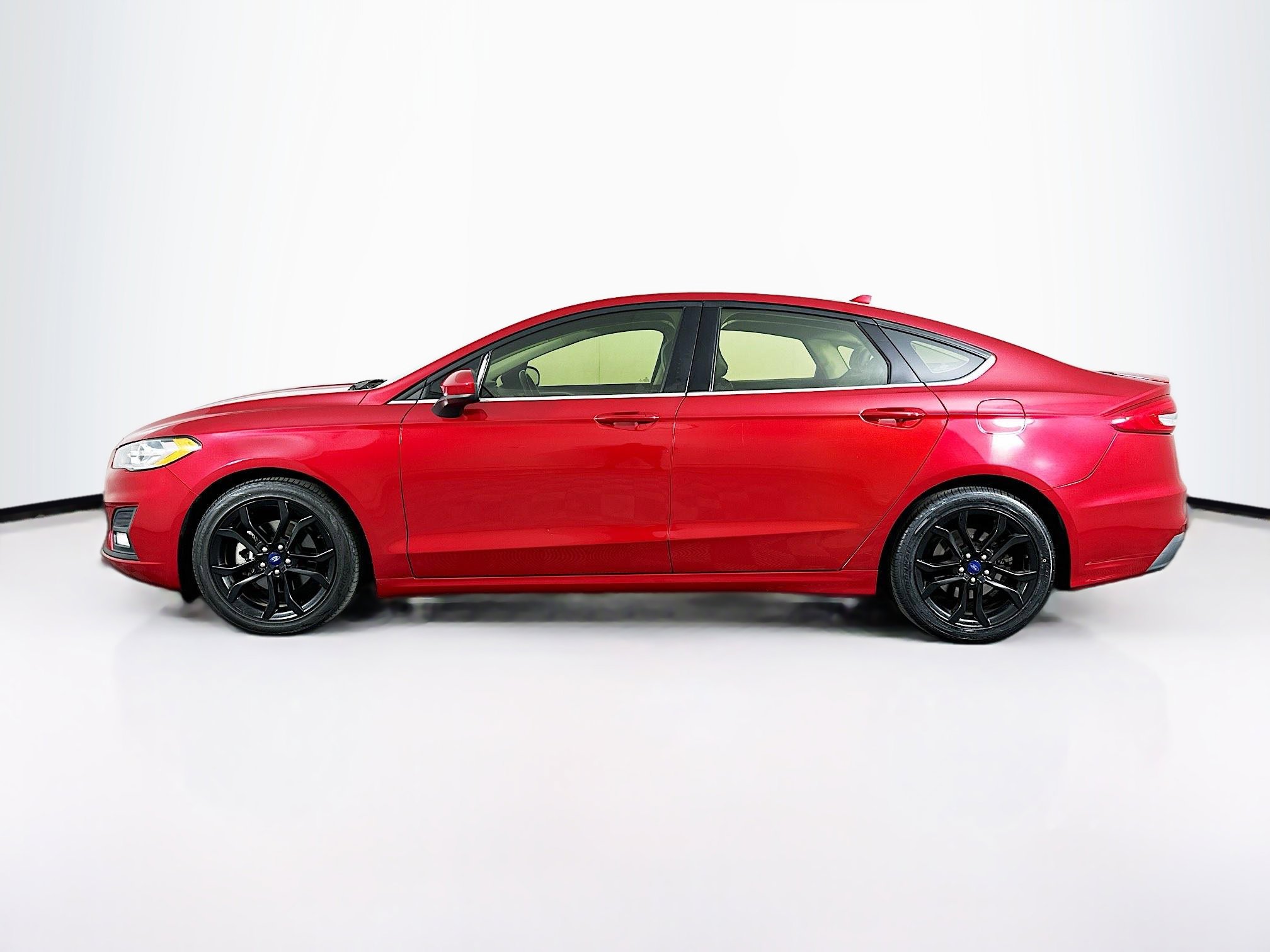 Used 2020 Ford Fusion SE w/ Equipment Group 151A image 4