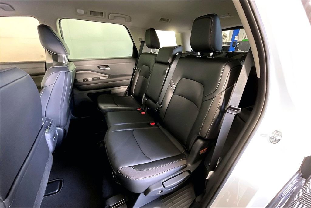 New 2026 Nissan Pathfinder SL image 36