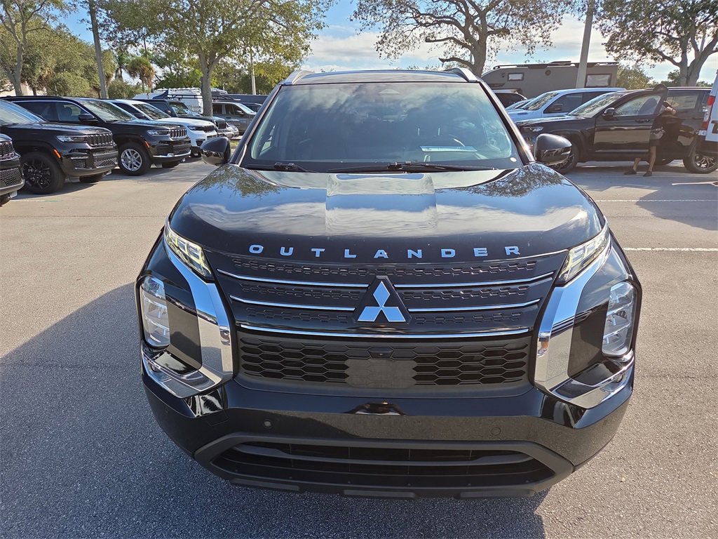 Used 2022 Mitsubishi Outlander SEL image 4