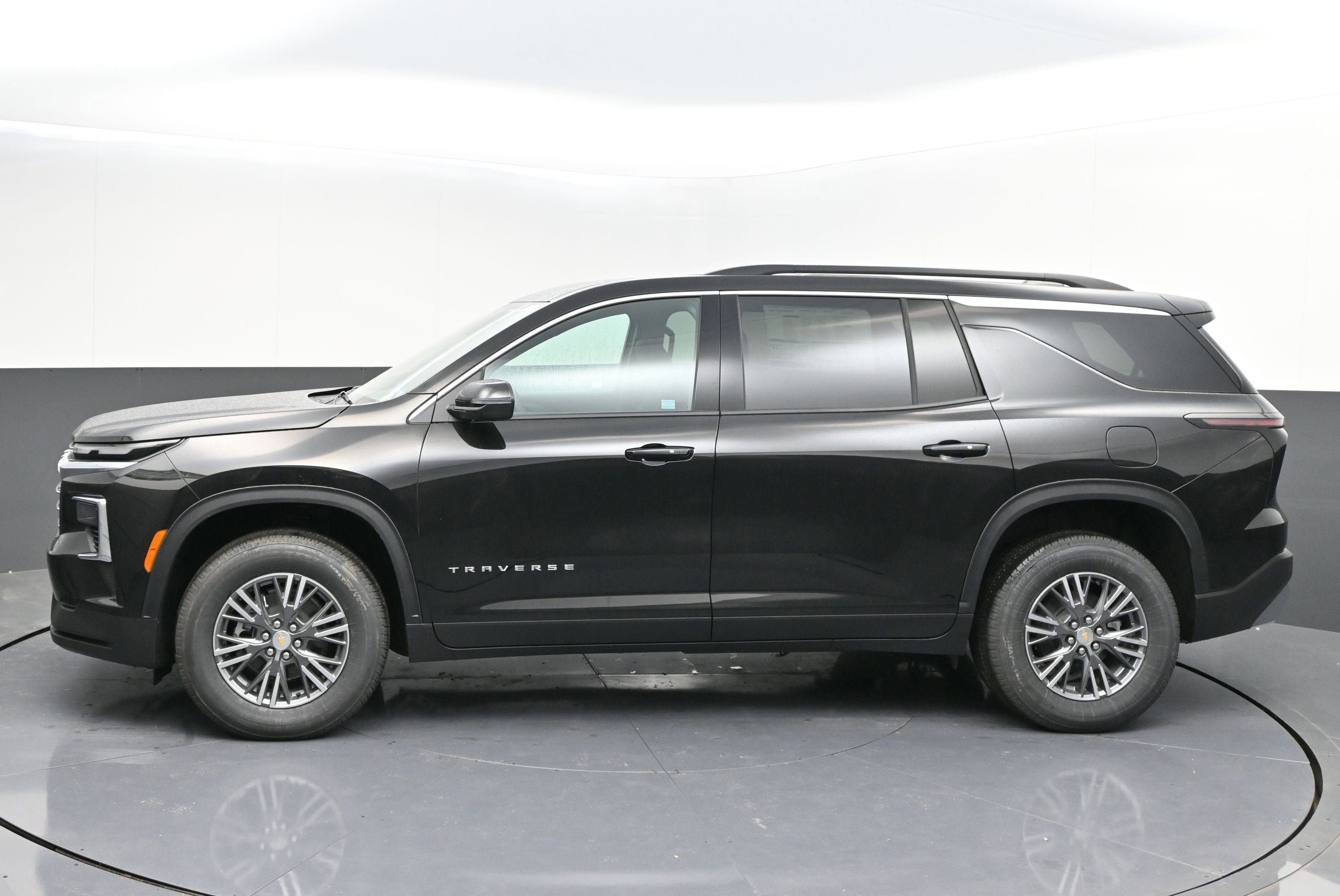 New 2026 Chevrolet Traverse LT FWD image 4