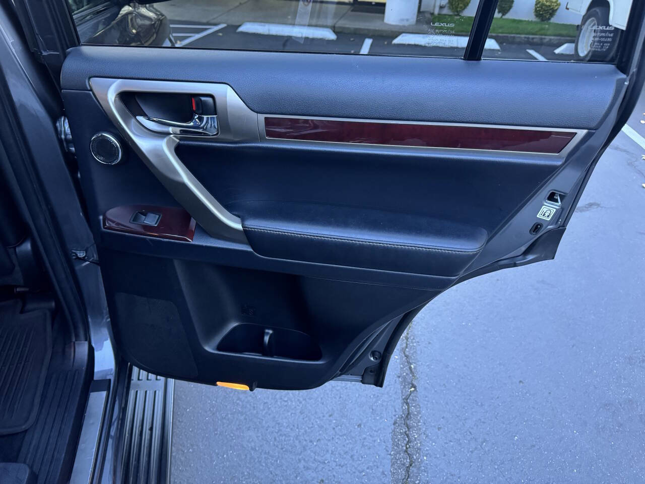 Used 2017 Lexus GX 460 Luxury w/ Preferred Accessory Package image 19