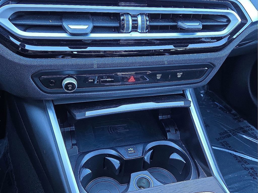 Used 2024 BMW 330i Sedan w/ Convenience Package image 29