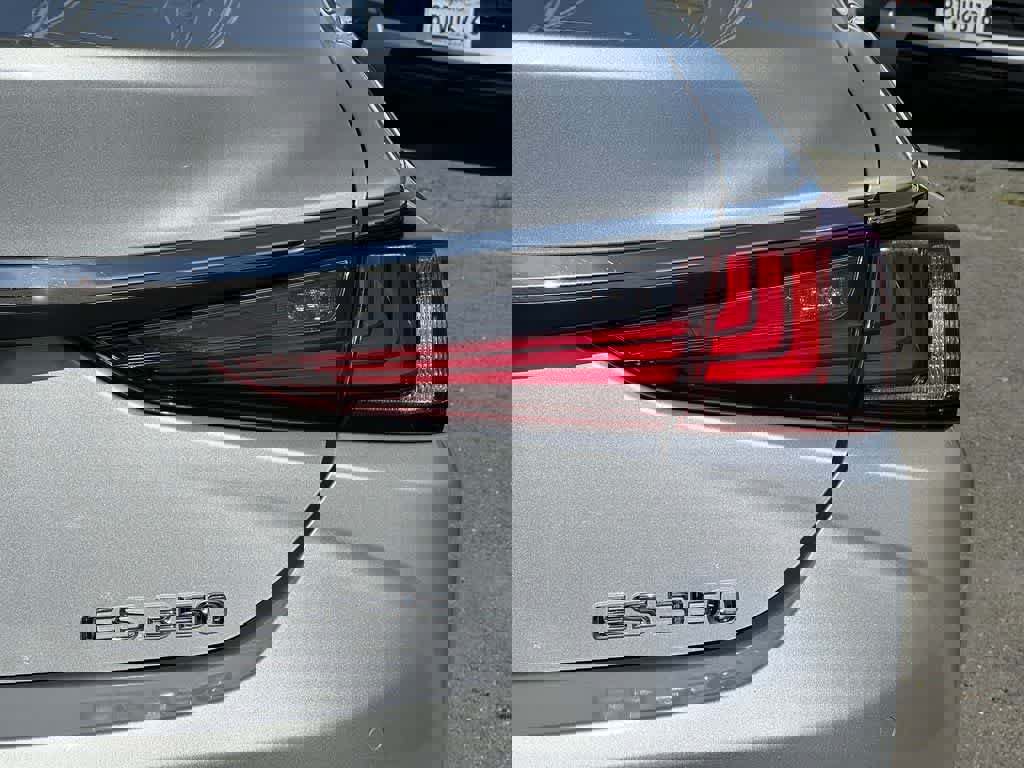 Used 2020 Lexus ES 350 w/ Luxury Package image 7