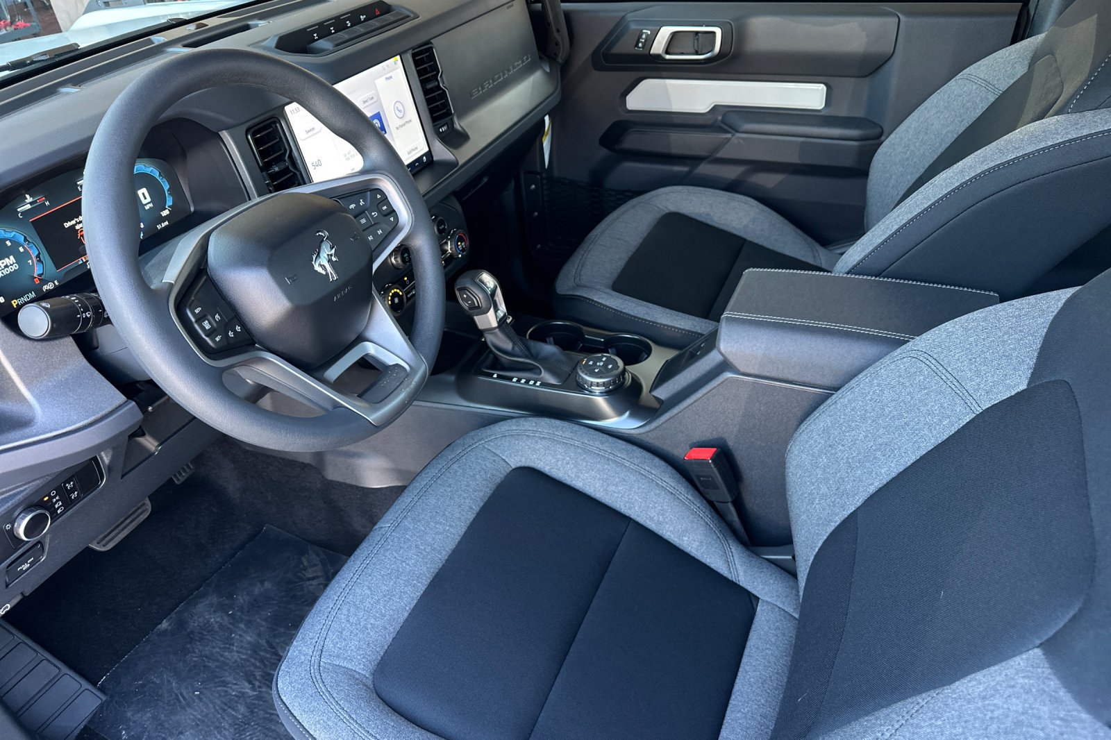 New 2026 Ford Bronco 2-Door w/ Sasquatch Package AWD/4WD image 9