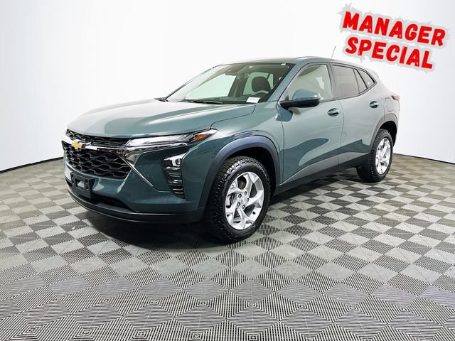 Used 2025 Chevrolet Trax LS w/ LS Convenience Package FWD image 4