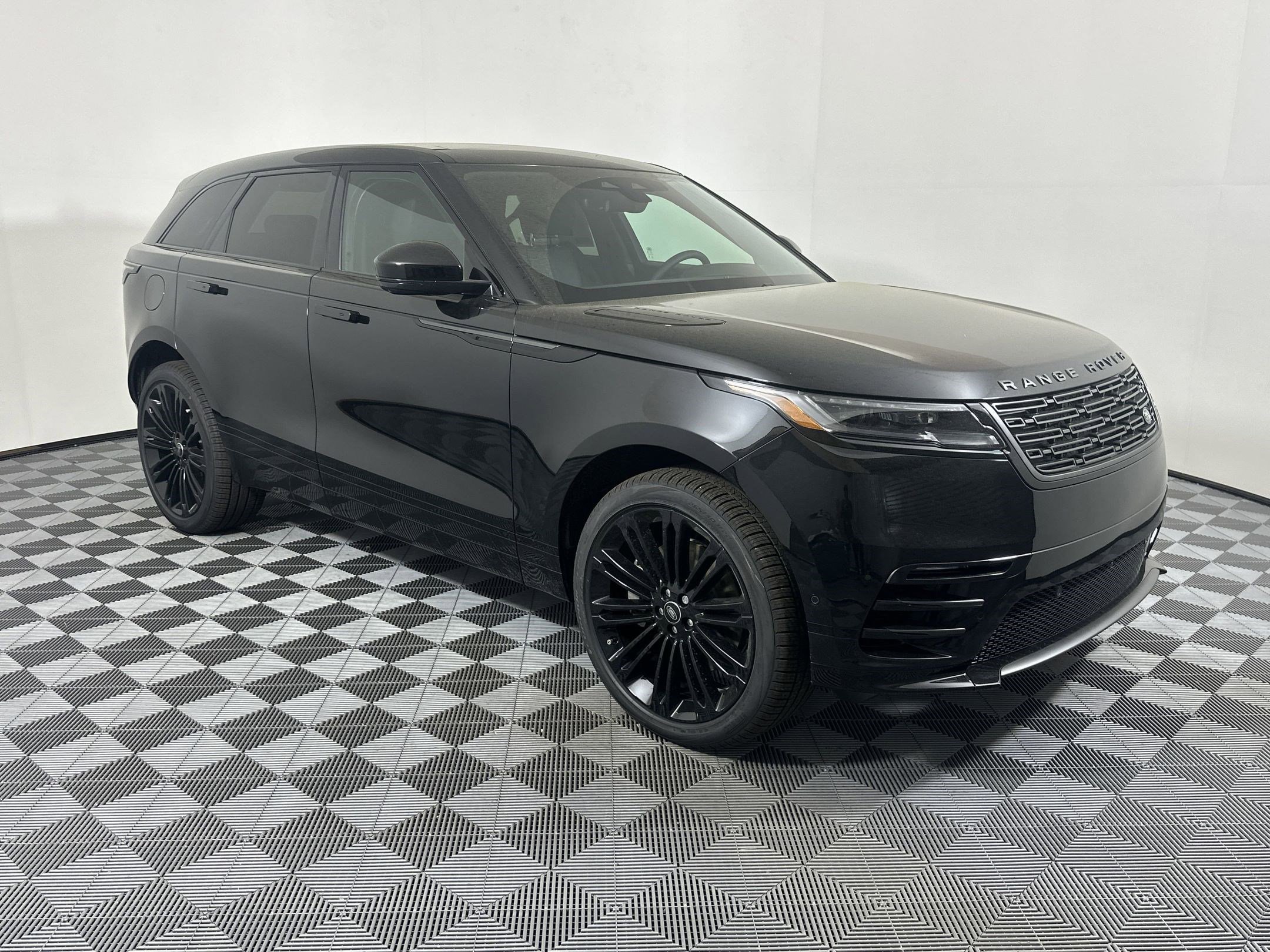 New 2026 Land Rover Range Rover Velar Dynamic SE image 5