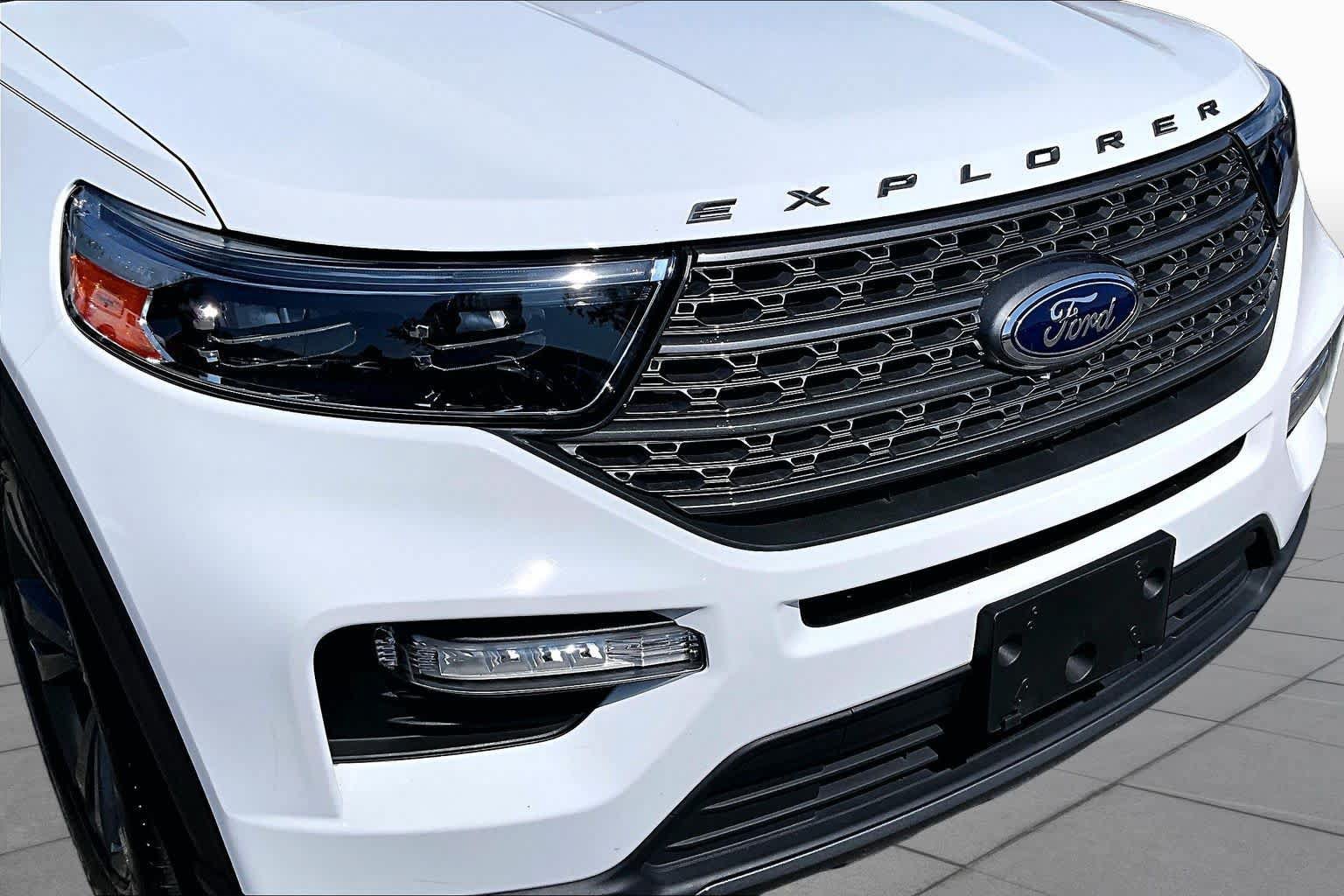 Used 2021 Ford Explorer XLT w/ Equipment Group 202A RWD image 29