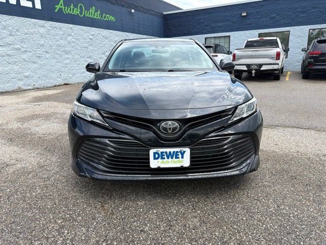Used 2018 Toyota Camry LE FWD image 8