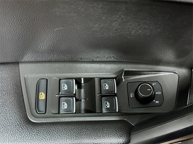 Used 2020 Volkswagen Tiguan SE w/ Panoramic Sunroof Package image 11