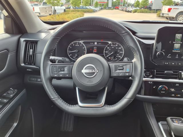 Used 2025 Nissan Pathfinder SL image 24