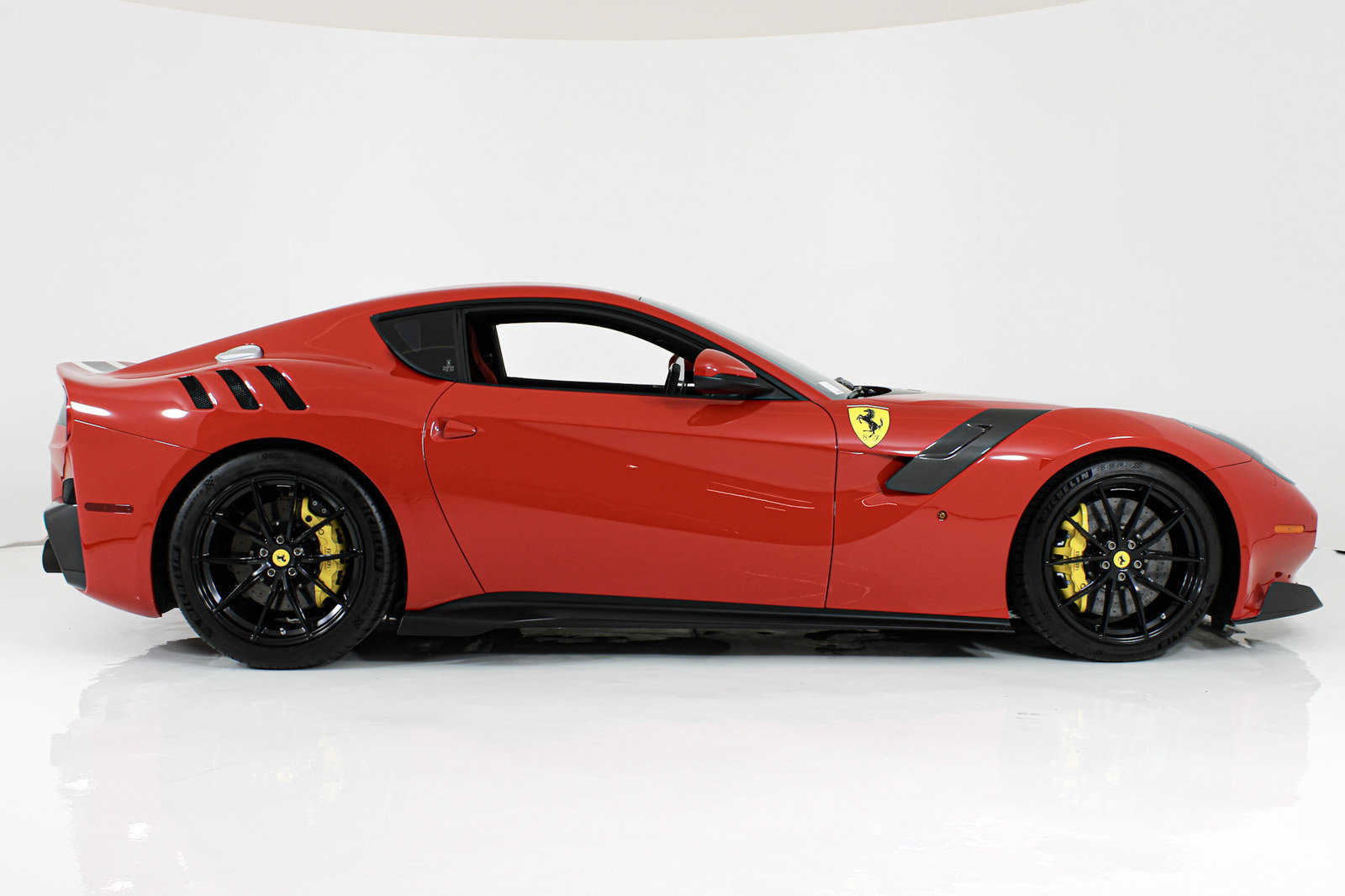 Used 2017 Ferrari F12tdf RWD image 9