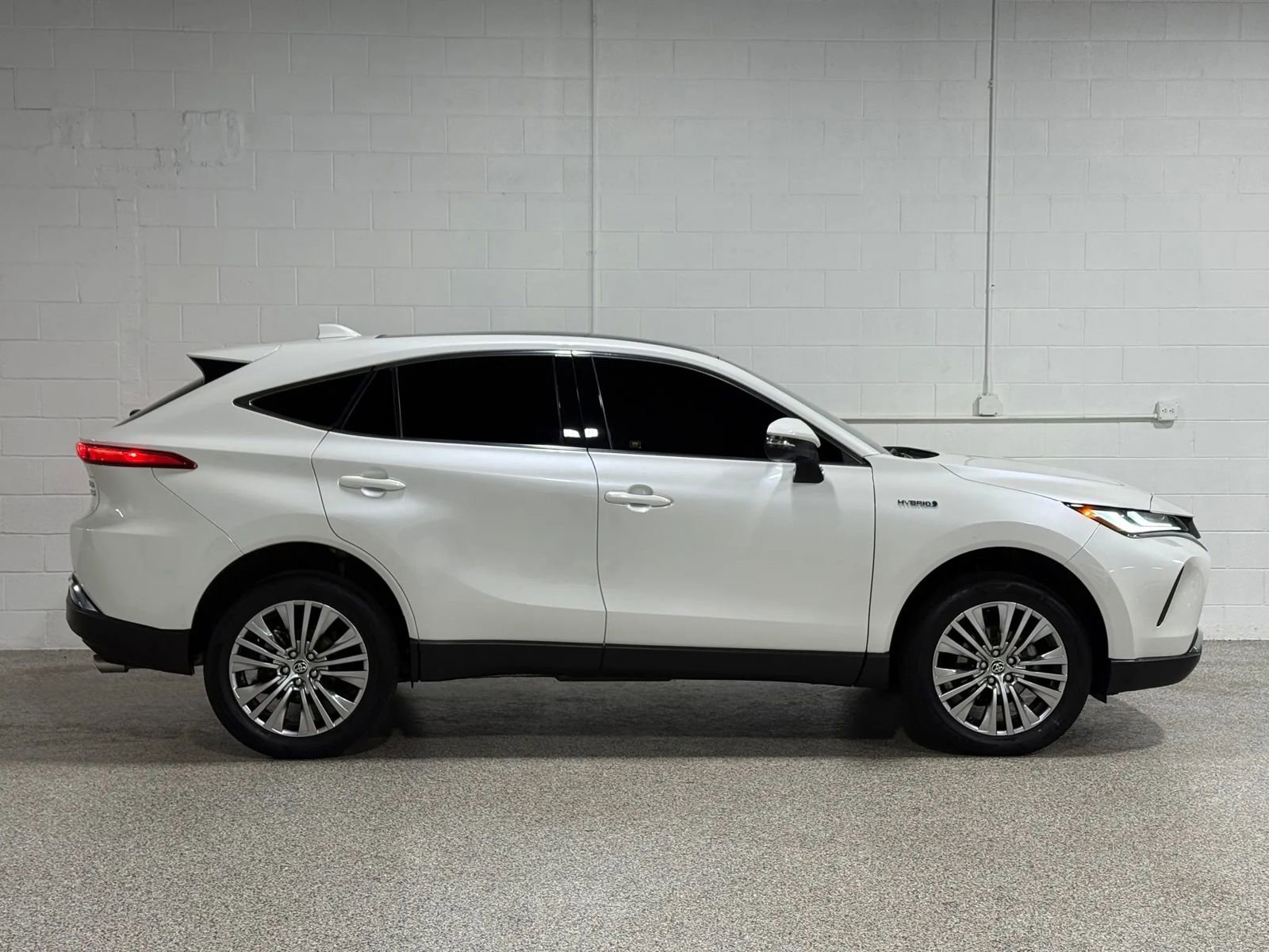 Used 2021 Toyota Venza Limited w/ Advanced Technology Package image 5