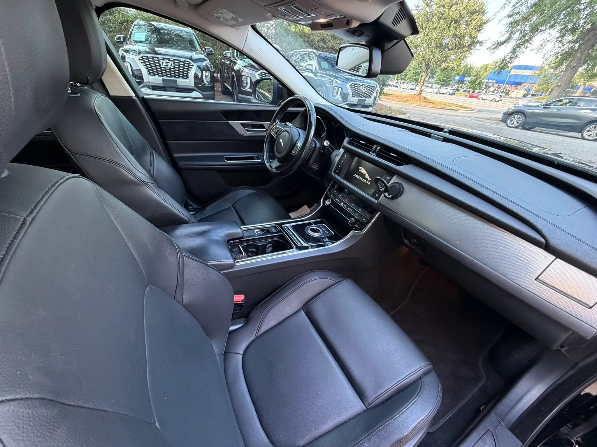 Used 2018 Jaguar XF AWD image 10