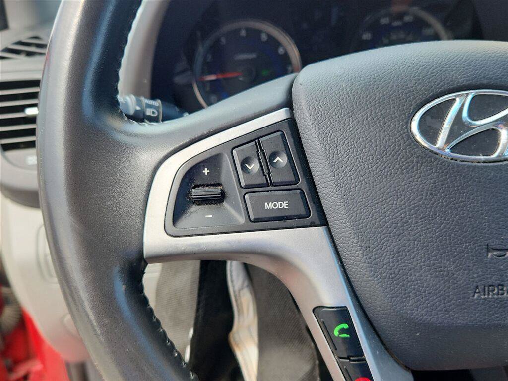 Used 2014 Hyundai Accent SE FWD image 13