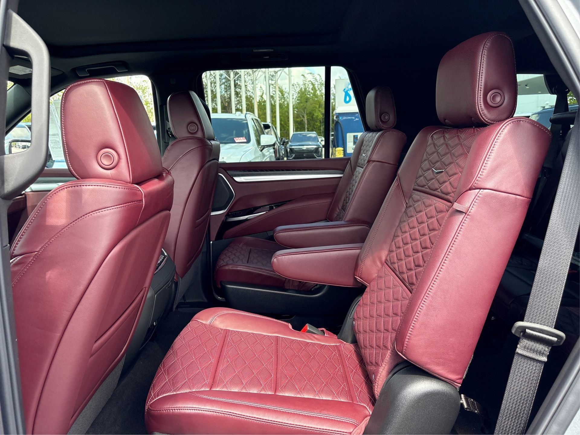 New 2026 Cadillac Escalade Luxury image 9