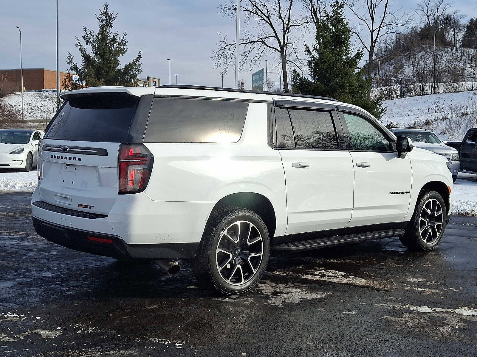 Used 2022 Chevrolet Suburban RST w/ Luxury Package image 6