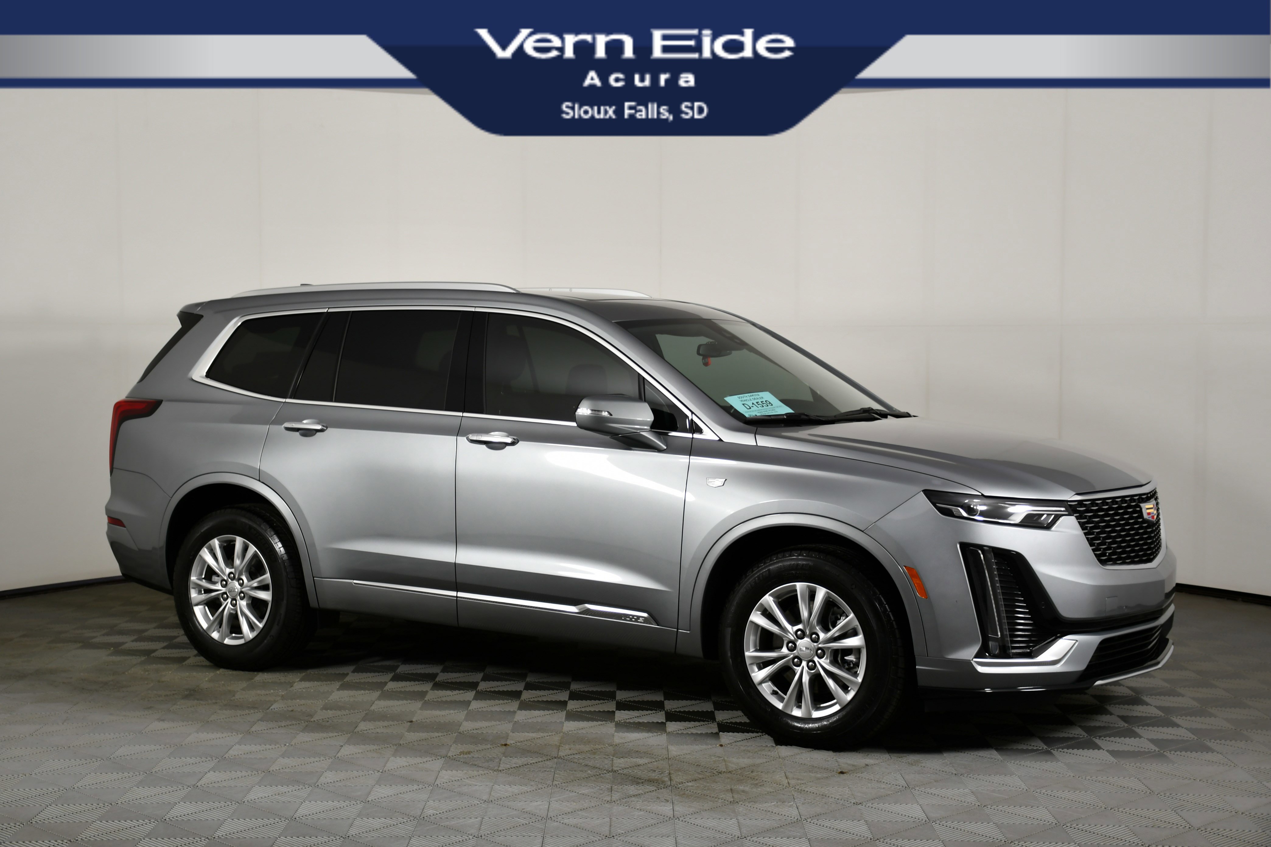 Used 2025 Cadillac XT6 Luxury image 1