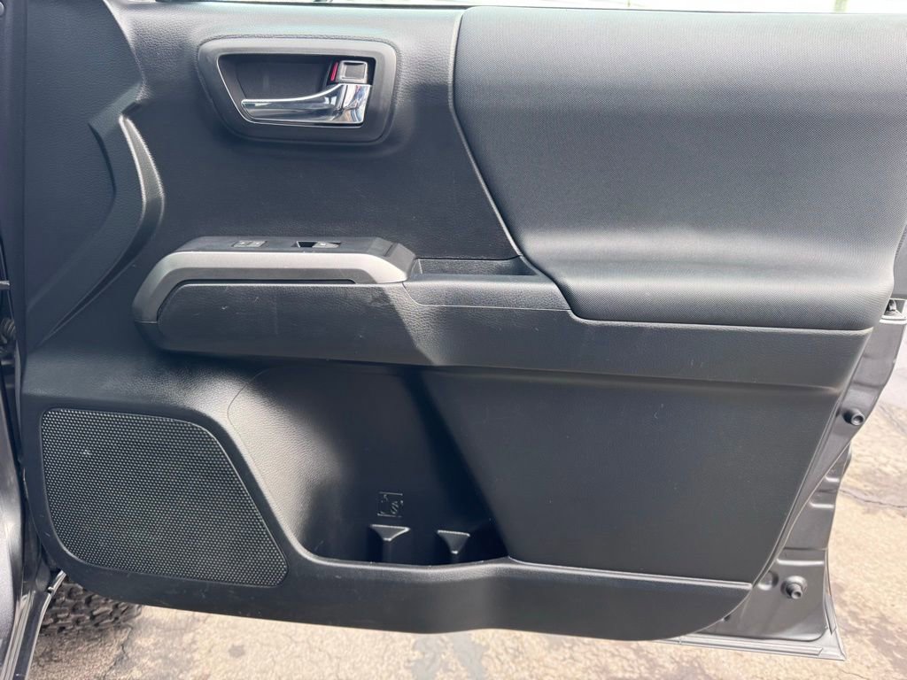 Used 2019 Toyota Tacoma TRD Off-Road image 23