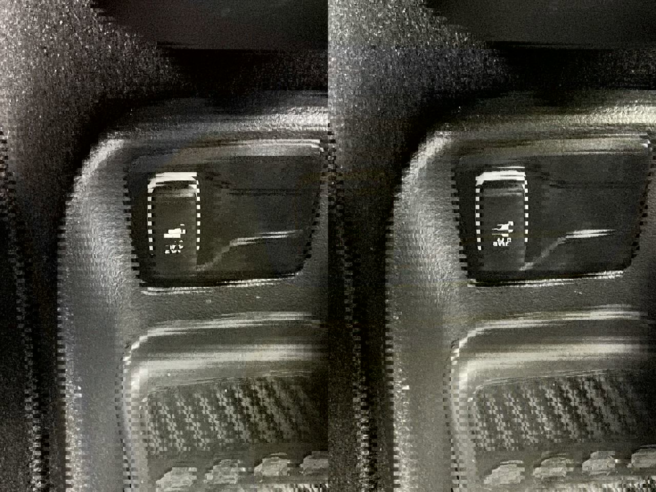 Used 2025 Chrysler Pacifica Select image 23